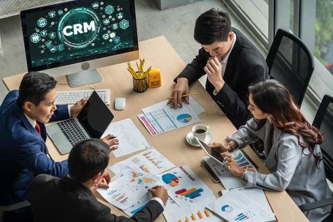 A Complete Guide to Cloud Based CRM Software and How It Helps Businesses